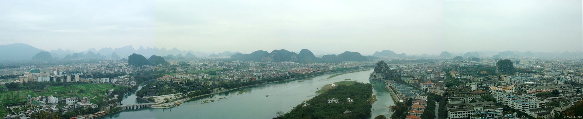 桂林城市、河流与喀斯特山峰