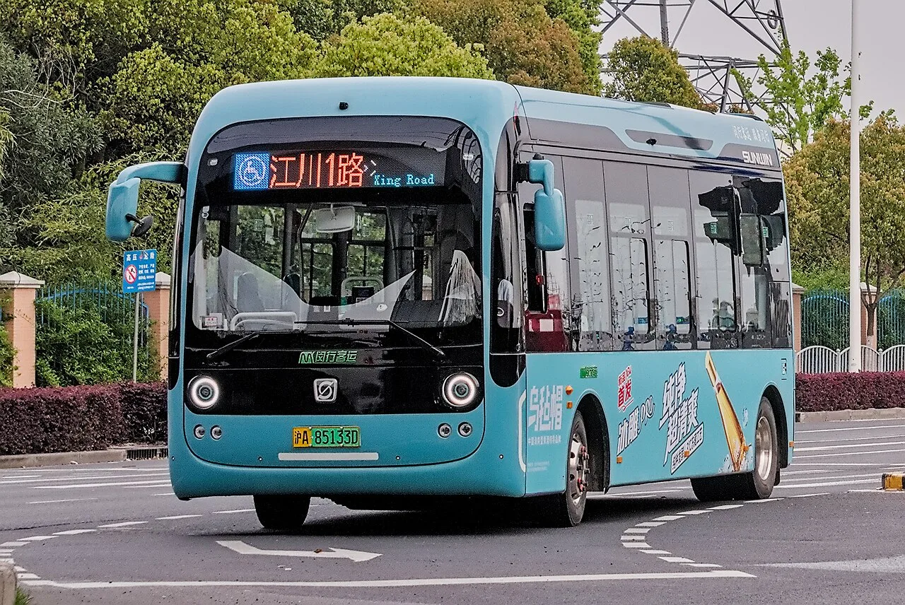 Jiangchuan Bus Route 1 at Dongchuan Rd. @ Tianxing Rd. in Minhang, Shanghai, China 20260405