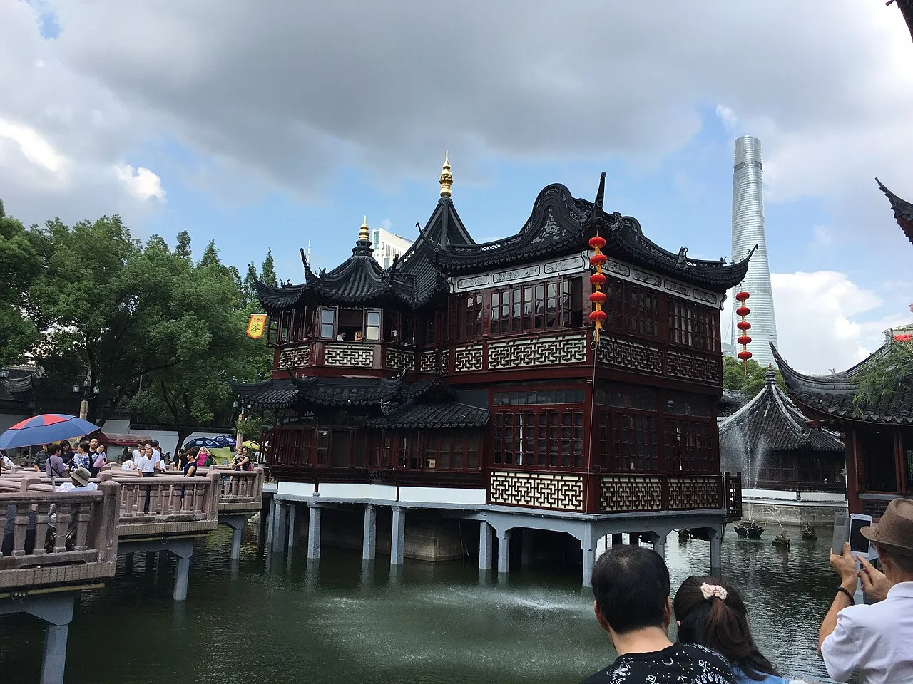 豫园湖心亭临水茶楼