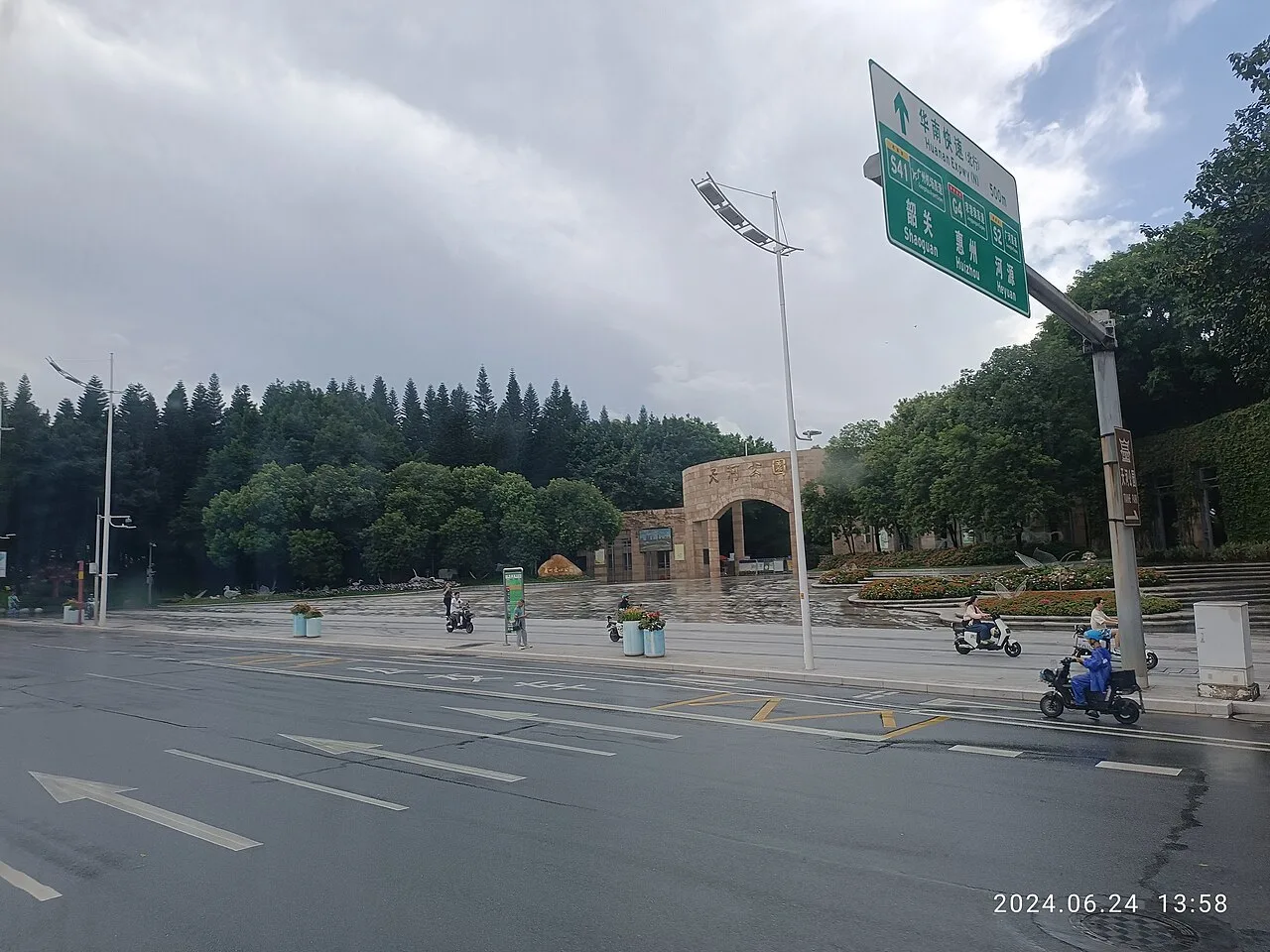 GZ 廣州 Guangzhou bus tour view 1356pm June 2024 R12S 16 green sign n TianHe