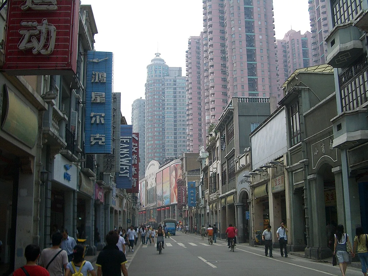 Guangzhou-shopping-street-0539