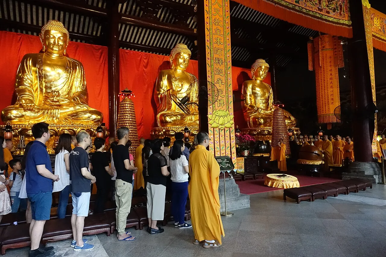 Interior of the Mahavira Hall, Dafo Temple, Guangzhou, picture2