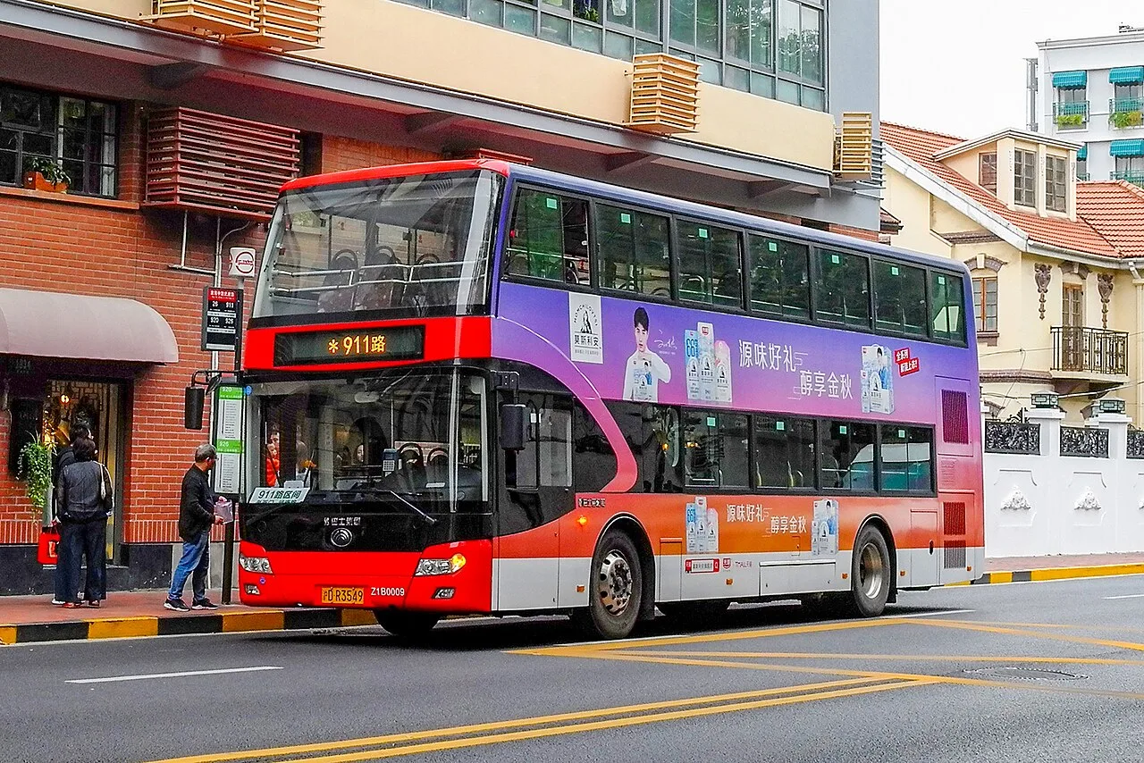 20191027 Z1B0009 of Shanghai Bus Route 911 on M. Huaihai