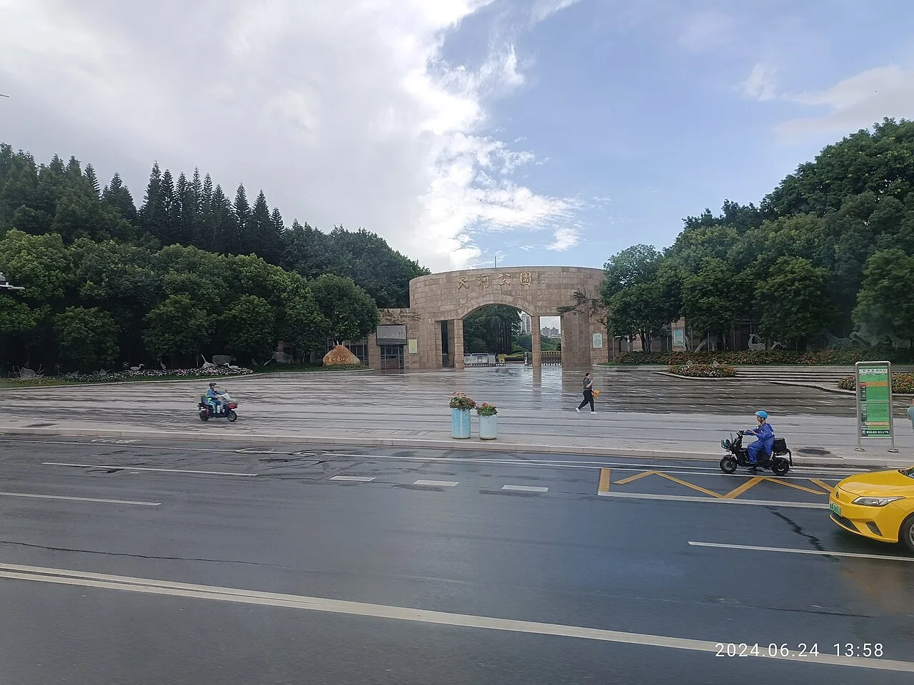 GZ 廣州 Guangzhou bus tour view 1356pm June 2024 R12S 17 TianHe