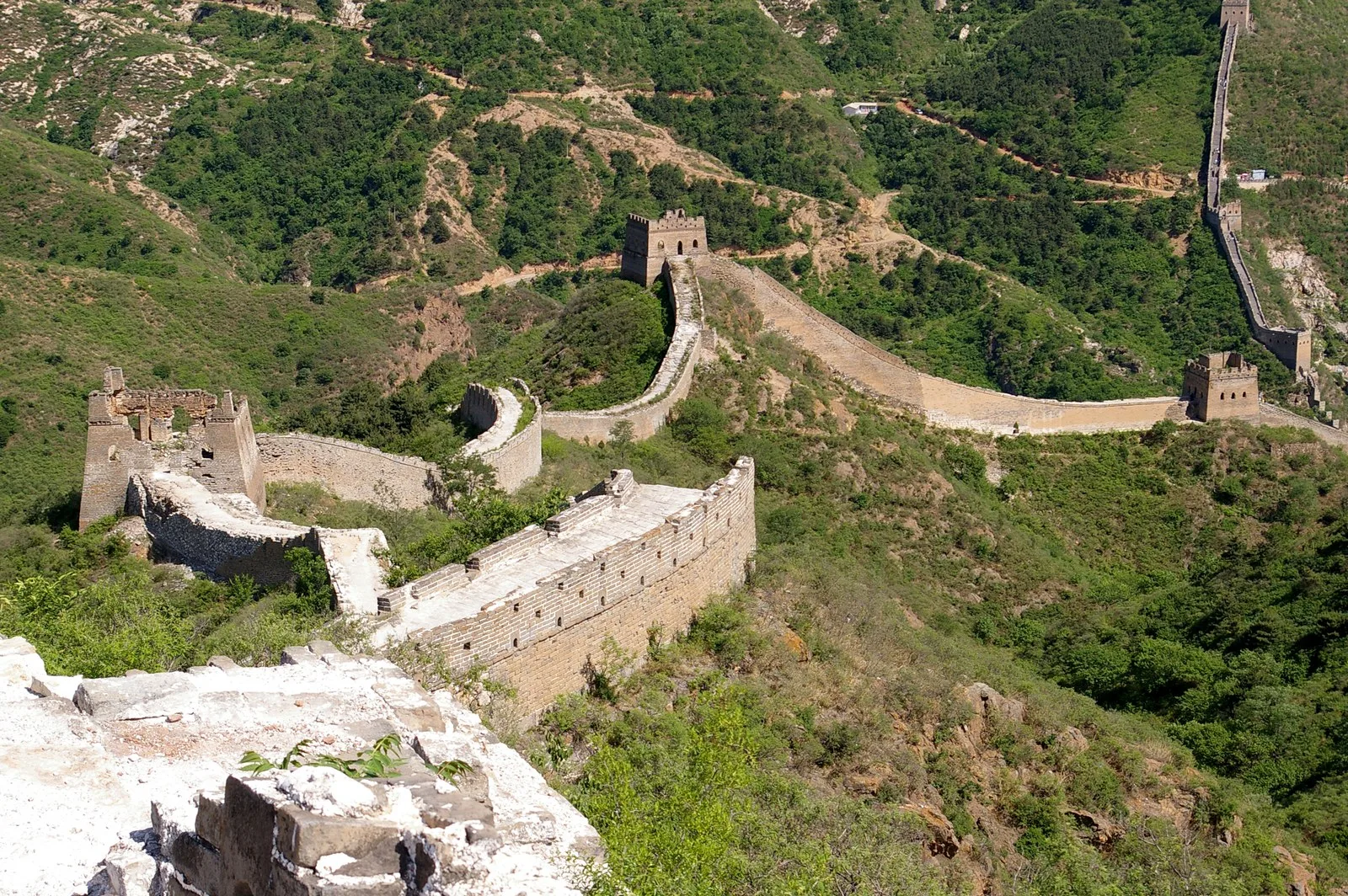 司马台附近长城坡段实景。