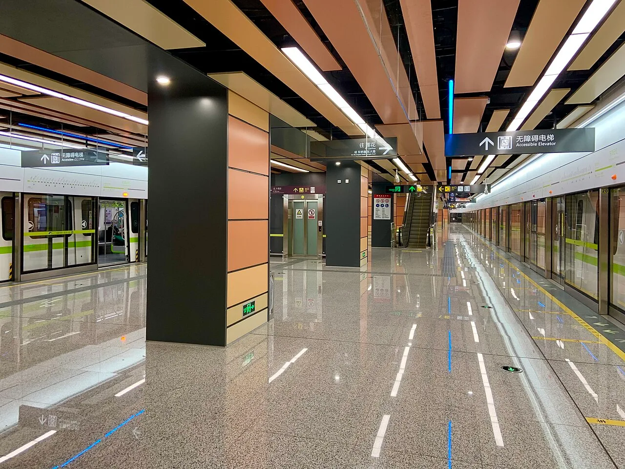 Platform of Dongjiao Memory Station, Chengdu Metro Line 8