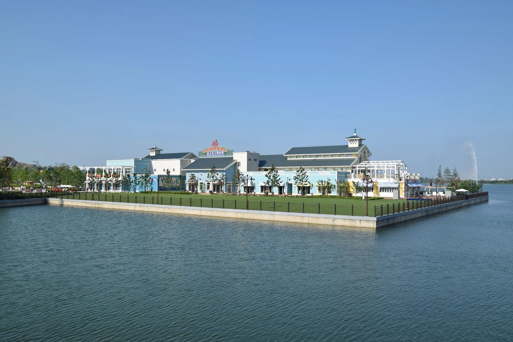 Shanghai Disney Resort Lakeshore