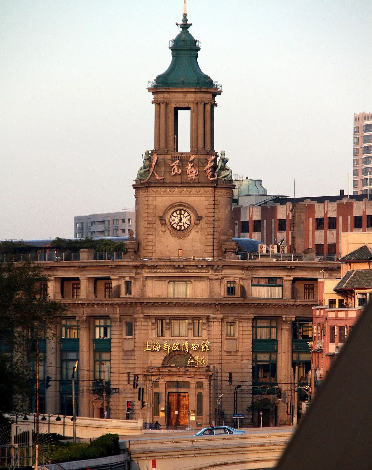 Shanghai-Bund-30-Uhrturm-2012-gje